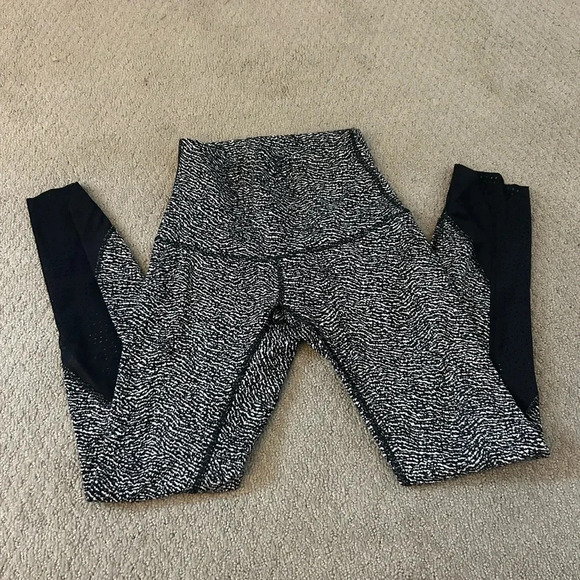 Lululemon leggings capris - Picture 1 of 4